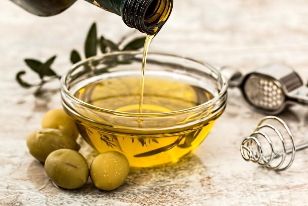 Use Extra Virgin Olive Oil As A Hair Treatment